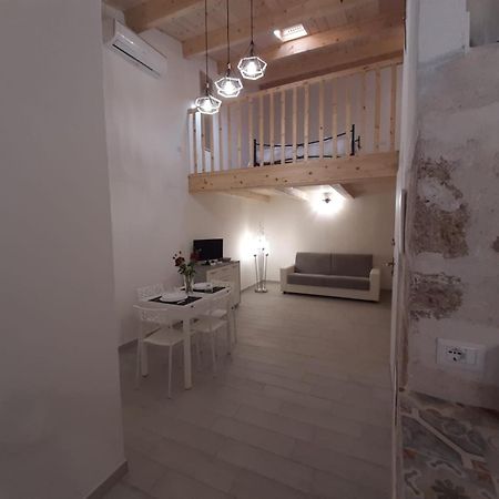 Nice Apt In A Street In Old Town Алгеро Екстериор снимка