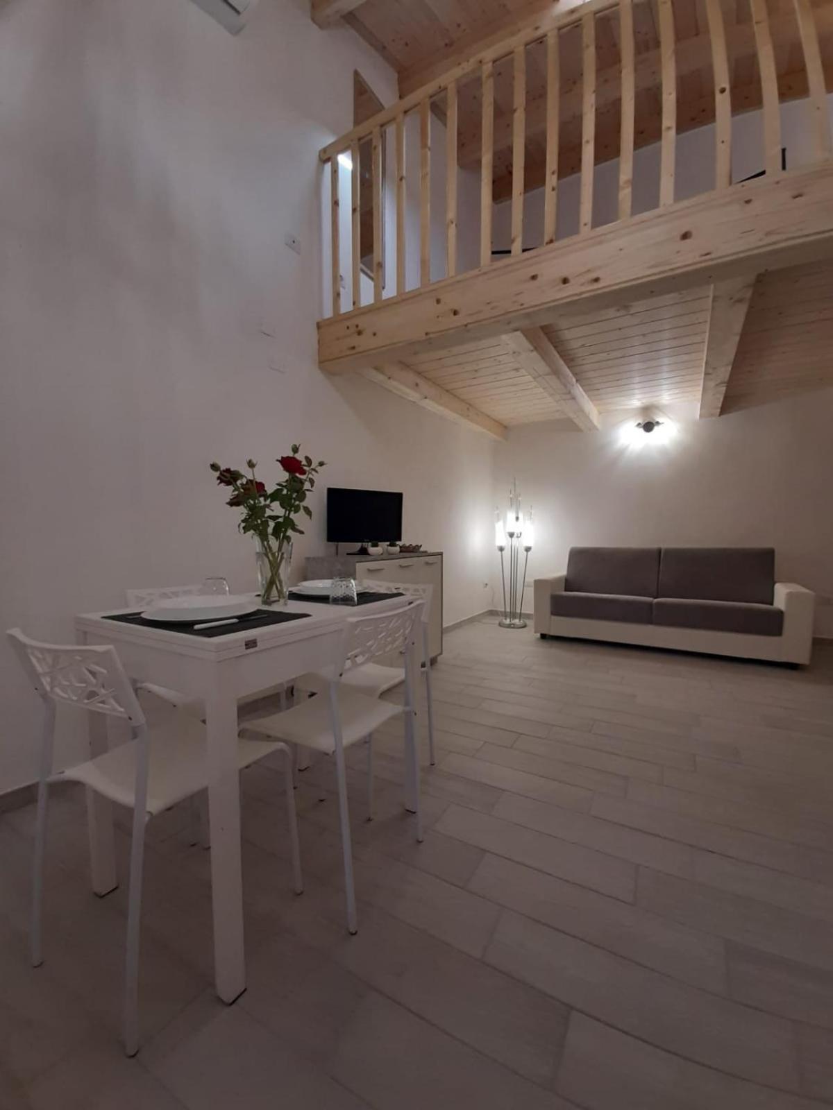 Nice Apt In A Street In Old Town Алгеро Екстериор снимка