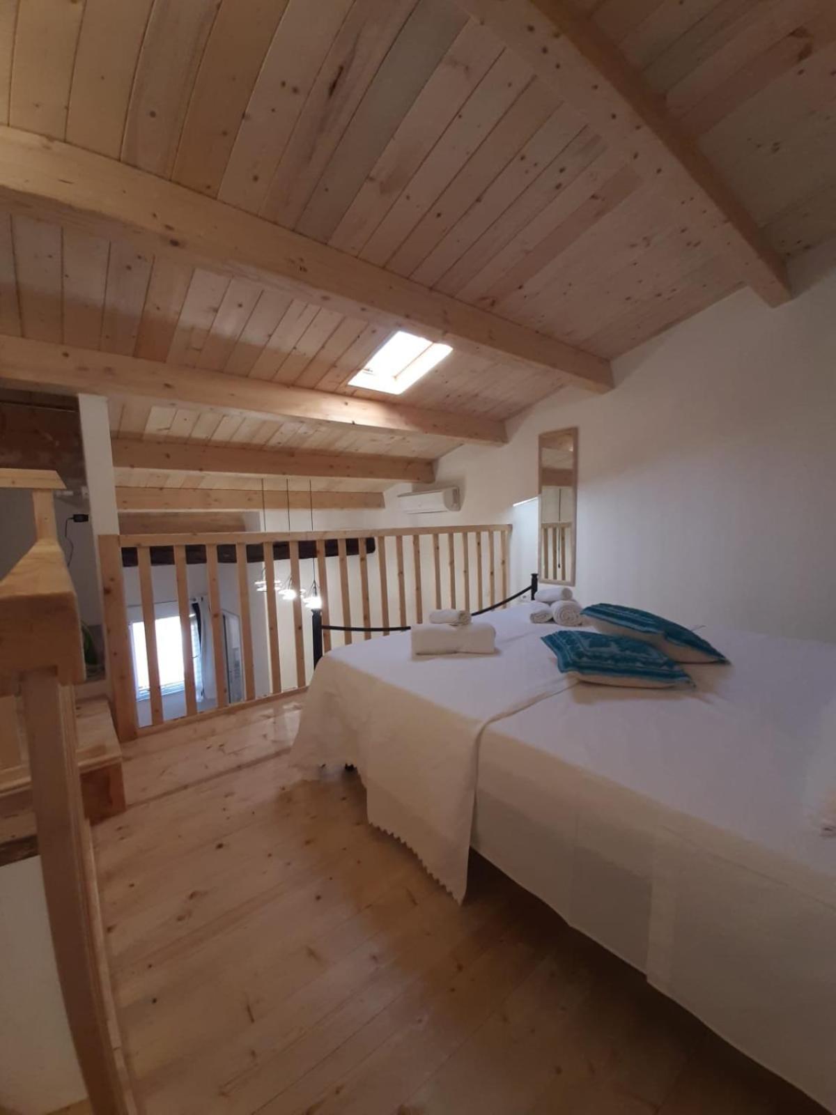 Nice Apt In A Street In Old Town Алгеро Екстериор снимка