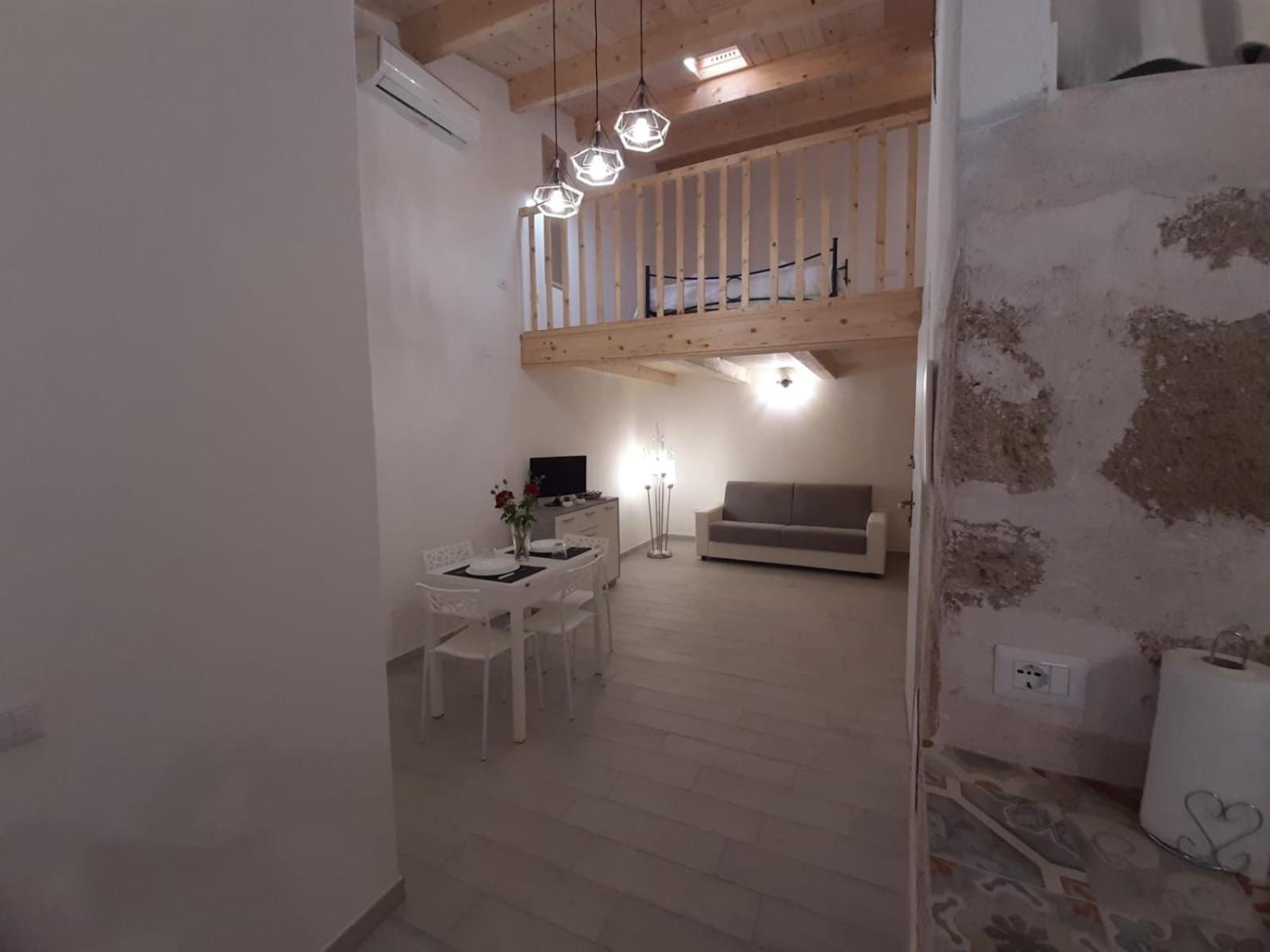 Nice Apt In A Street In Old Town Алгеро Екстериор снимка