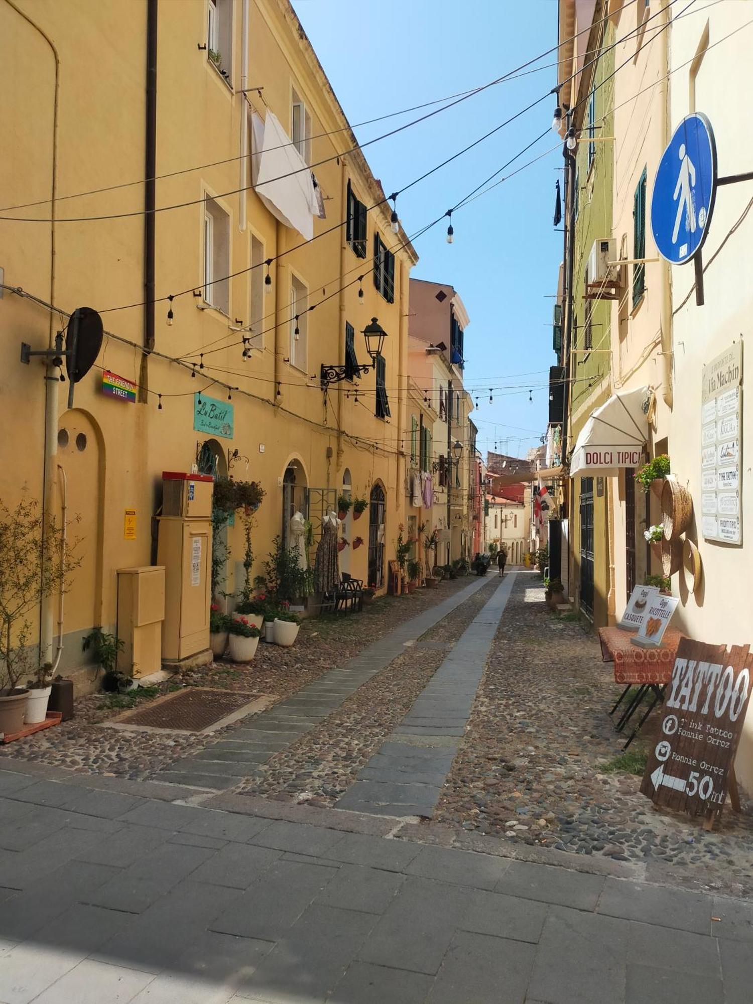 Nice Apt In A Street In Old Town Алгеро Екстериор снимка